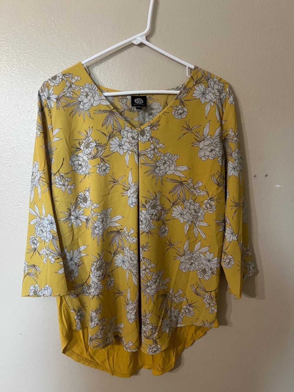 bobeau Yellow White Floral V-Neck Tunic